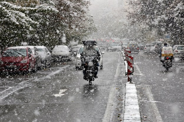 Śnieg w Teheranie /Abedin Taherkenareh   /PAP/EPA