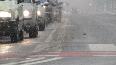 Śnieg w Warszawie. Lawinowo rośnie liczba stłuczek