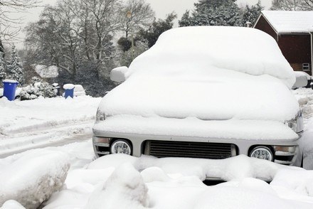 Śnieg znów sypie /AFP