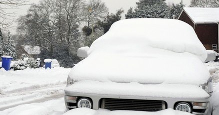 Śnieg znów sypie /AFP