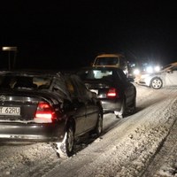 Śnieg utrudnia jazdę po zakopiance