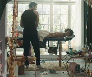 "Śniegu już nigdy nie będzie": Samotność poprzez śmiech