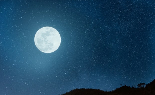 Śnieżny Księżyc rozświetli Polskę. Niezwykła pełnia już 1 lutego