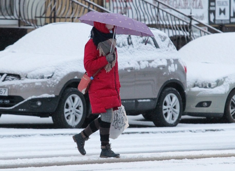 Śnieżny paraliż na Warmii i Mazurach! IMGW ostrzega, drogi zablokowane, alarm powodziowy w Elblągu / 	Tomasz Waszczuk    /PAP