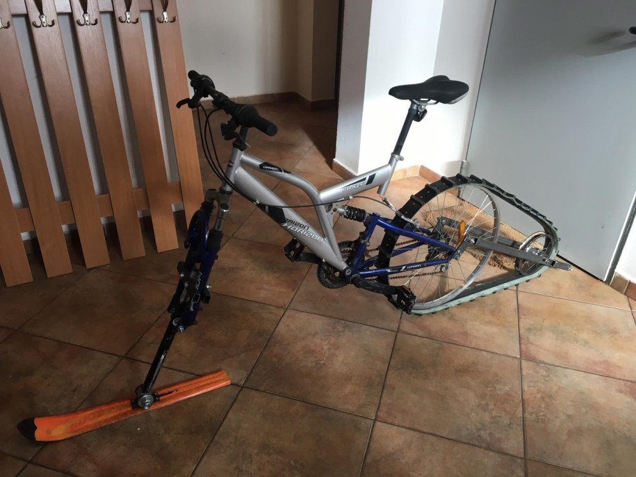 Śnieżny rower o. Arkadiusza /Archiwum prywatne /Archiwum prywatne