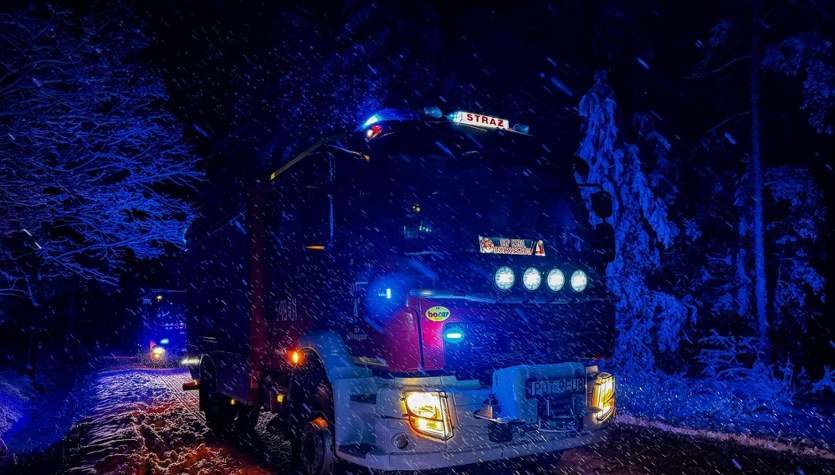 Śnieżyca paraliżuje Polskę. Ponad 41 tys. domów bez prądu