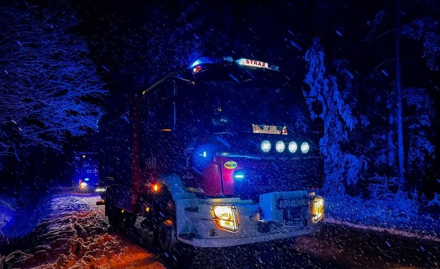 Śnieżyca paraliżuje Polskę. Ponad 41 tys. domów bez prądu
