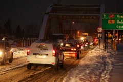 Śnieżyca pogarsza warunki drogowe na zakopiance