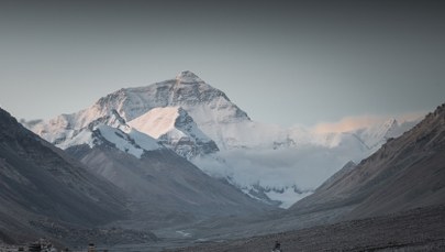 ​Śnieżyca uwięziła tysiąc osób na zboczu Mount Everestu