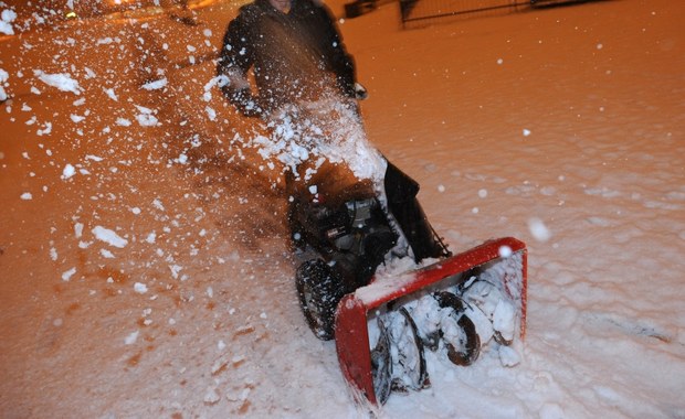 Śnieżyce i wichury w kilku województwach. Ponad 100 tysięcy odbiorców bez prądu