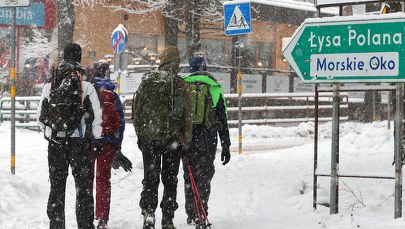 Śnieżyce, lawinowa "czwórka" i zamknięte szlaki. Przed nami iście zimowy weekend