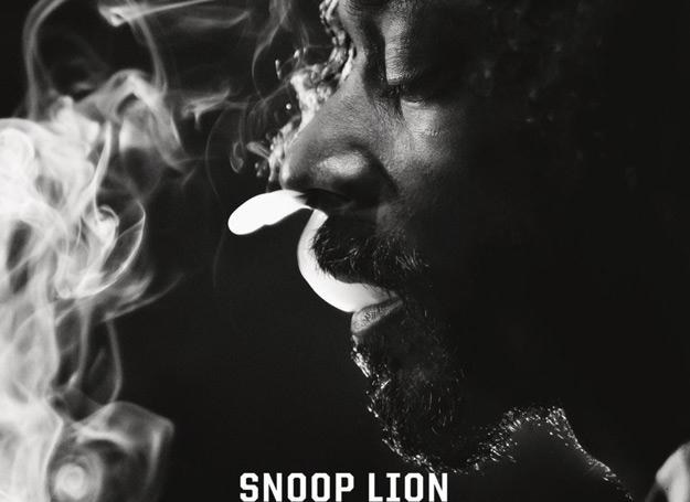 Snoop Lion zamiast stylowo postawić krok w nieco innym kierunku wpadł w mało przyjemny szpagat /