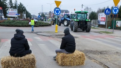 Snopki słomy i obornik dla posłów. Dziś kolejny protest rolników