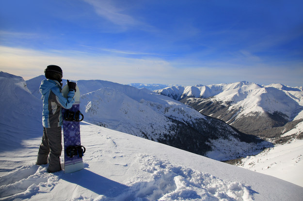 Snowboardzista na Kasprowym Wierchu na zdjęciu ilustracyjnym /shutterstock /