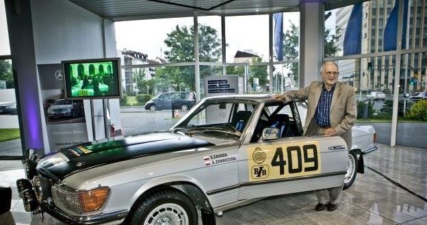 Sobiesław Zasada i Mercedes 500 SLC /Informacja prasowa