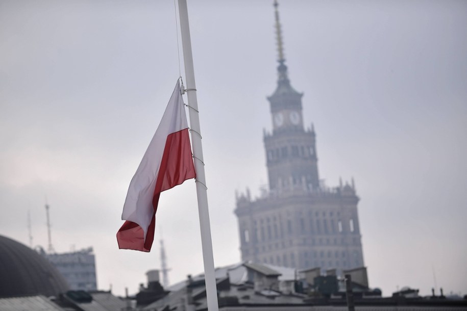 Sobota będzie w Polsce dniem żałoby narodowej w związku z pogrzebem papieża Franciszka /Marcin Obara /PAP