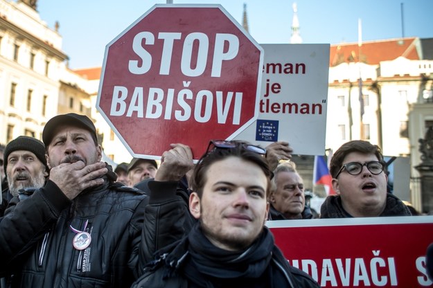 Sobotnie wielotysięczne demonstracje przeciwko Babiszowi /Martin Divisek /PAP/EPA
