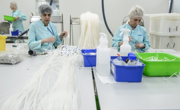 Soczewki, aparaty słuchowe tak jak leki – na listach refundacyjnych. Skorzysta pacjent?  