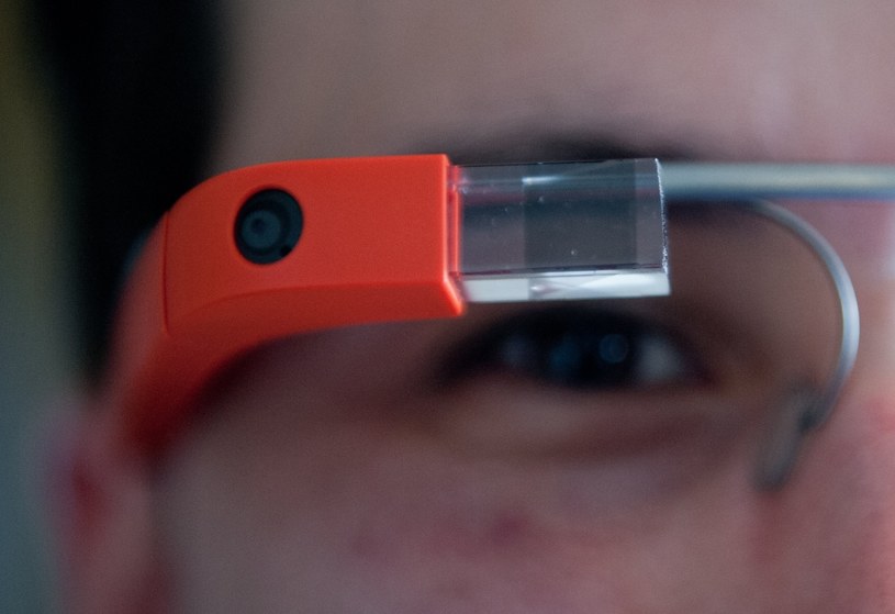 Soczewki Google'a będą rozszerzeniem funkcji okularów Glass /AFP