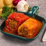 Soczysta papryka faszerowana bez mięsa. Sycący obiad, który zachwyca aromatem 