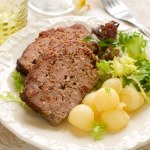 Soczysta pieczeń na obiad. Jeden składnik chroni ją przed wysuszeniem