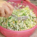 Soczysta sałatka z porem i kukurydzą. Idealny dodatek do każdego obiadu