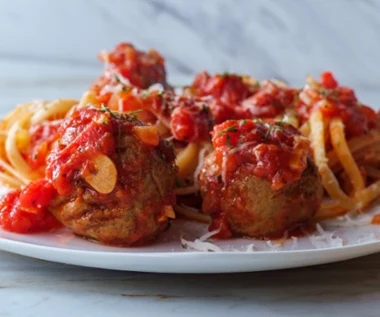 Soczyste klopsiki w gęstym, aromatycznym sosie. Jesienią to mój ulubiony obiad