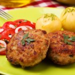 Soczyste mielone bez bułki tartej? Dodaj ten jeden składnik, a będą puszyste jak chmurka