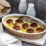 Soczyste pulpety zapiekane w aksamitnym sosie. Rodzina będzie się kłócić o dokładki 