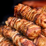 Soczyste szaszłyki z karkówki z grilla lub piekarnika. Sekretem jest obłędna marynata