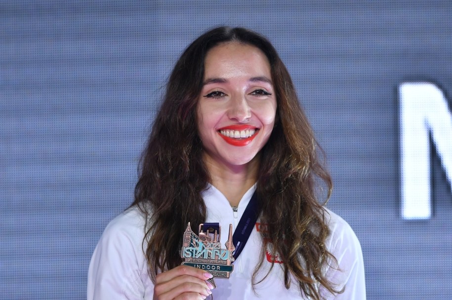 Sofia Ennaoui z brązowym medalem zdobytym w biegu na 1500 m podczas halowych mistrzostw Europy w lekkiej atletyce / 	Adam Warżawa    /PAP