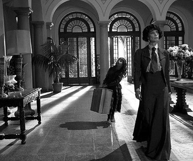 Sofía Oria i Maribel Verdú w scenie z filmu "Śnieżka"