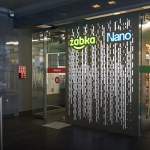 gigafactory Sojusz Elona Muska i Żabki. Sieć testuje format Nano w fabryce Tesli pod Berlinem