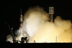 Sojuz przycumował na stację 