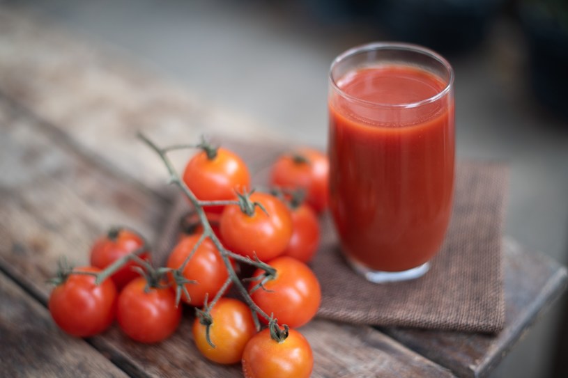 Sok pomidorowy to jeden z najlepszych soków, po jakie możemy sięgnąć /123RF/PICSEL