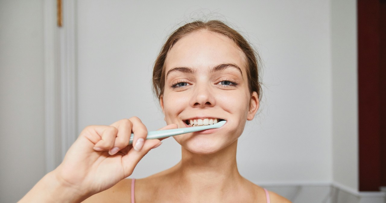 Sok z cytryny na bielsze zęby to mit, który jedynie zaszkodzi szkliwu /Marcus Aurelius /pexels.com