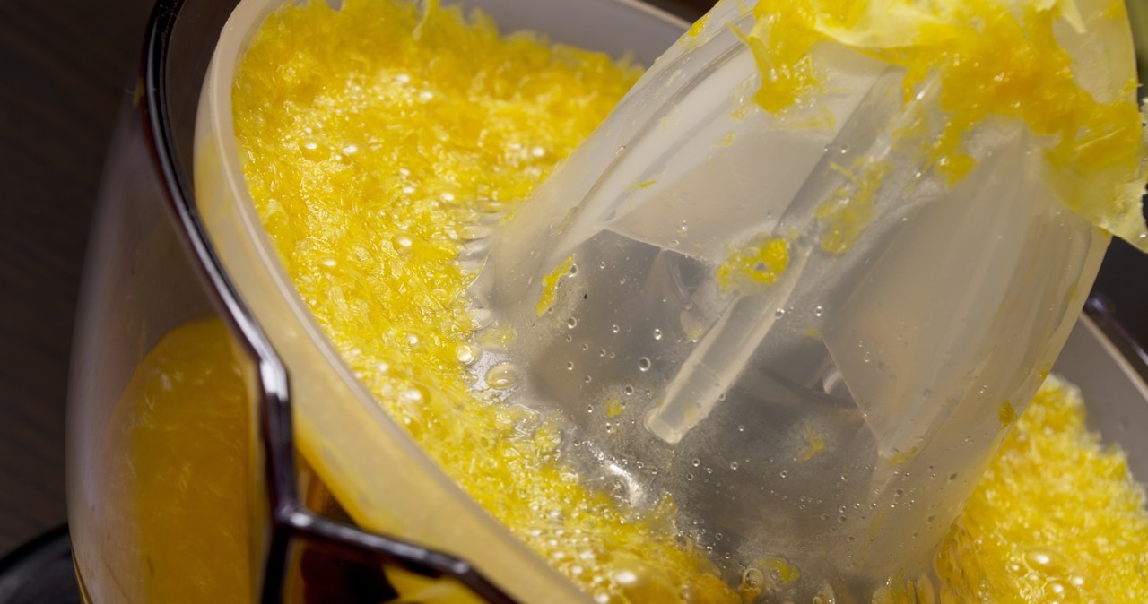 Sok z cytryny w pielęgnacji – jak wykonać maseczki i peeling w domu? /123RF/PICSEL
