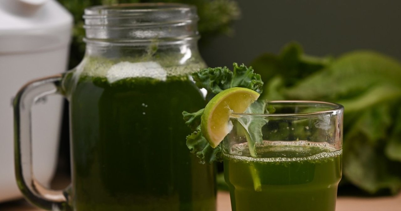 Sok z pokrzywy wykazuje działanie przeciwzapalne, antyoksydacyjne, a przy tym zawiera wiele cennych witamin /Prathan Chorruangsak /123RF/PICSEL