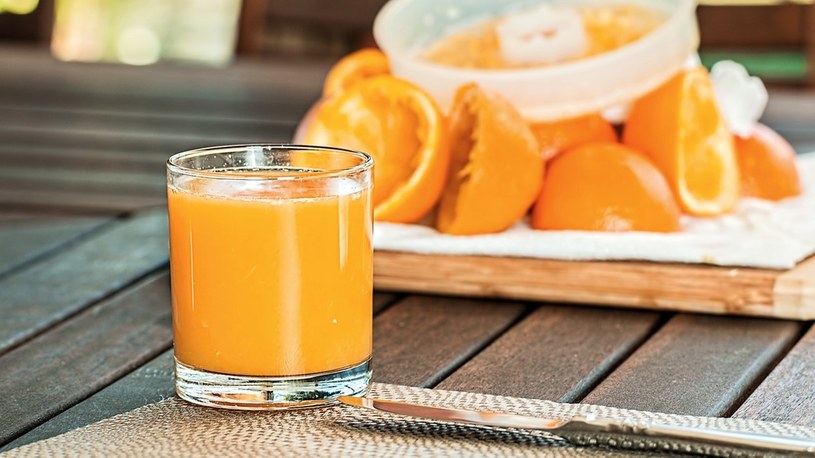 Soki owocowe i słodkie napoje drastycznie zwiększają ryzyko zachorowania na raka /Geekweek