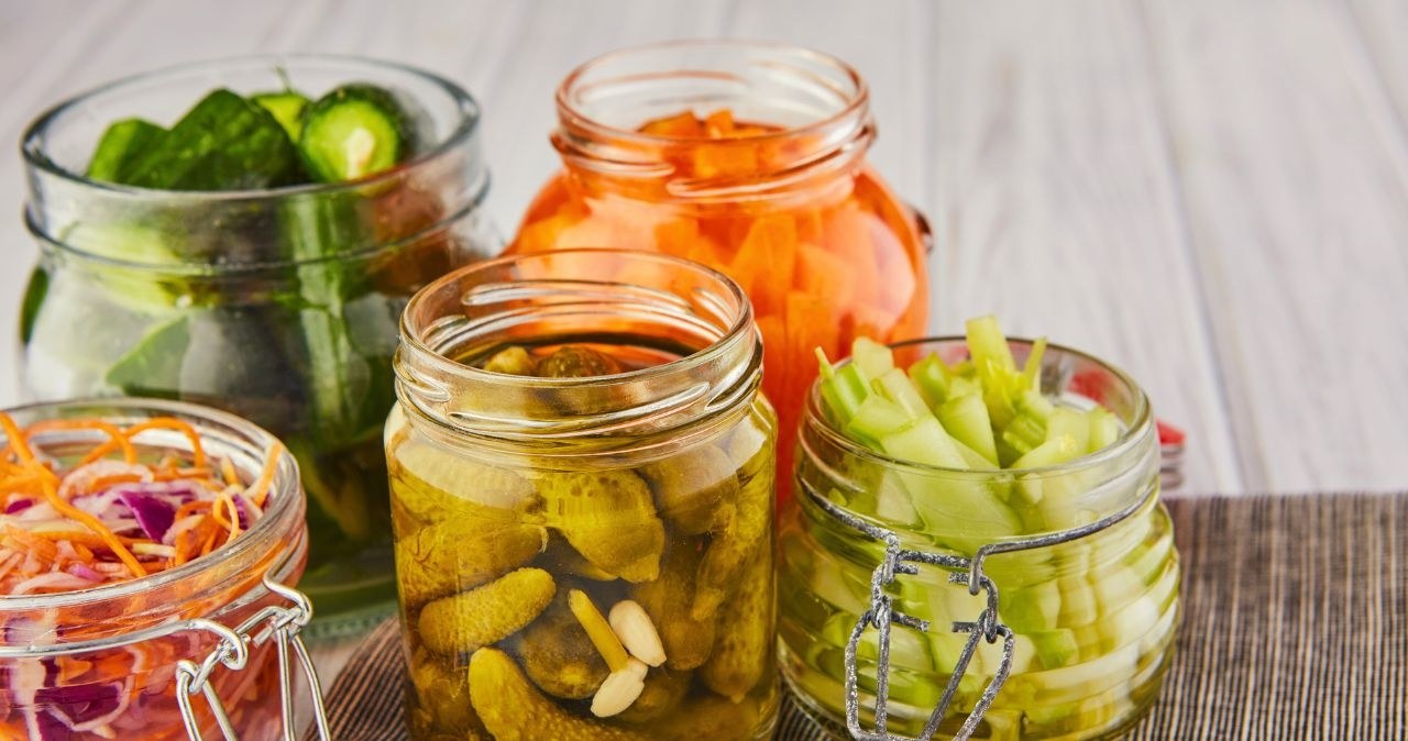 Soki z kiszonych warzyw w Carrefour - naturalne wsparcie odporności /CanvaPro /INTERIA.PL