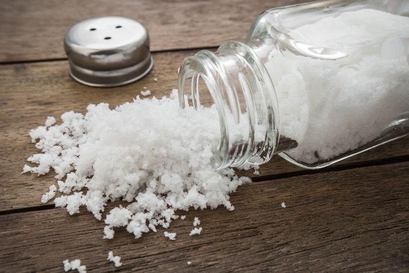 Sól jest wszędzie: w chlebie, serach, wędlinach, płatkach śniadaniowych /123RF/PICSEL