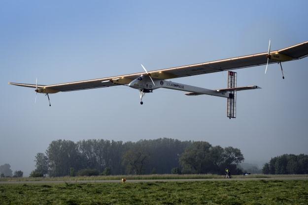 Solar Impulse jest zasilany energią słoneczną /AFP