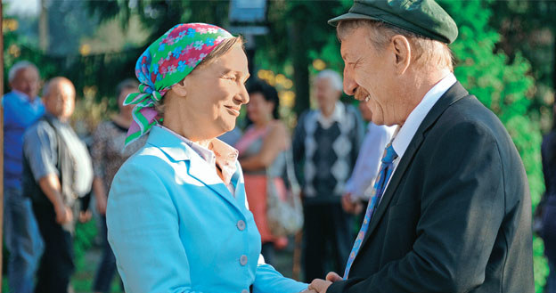 Solejukowa od lat wiernie trwa przy mężu (Sylwester Maciejewski). Czy w nowej serii coś zagrozi ich małżeńskiemu szczęściu? /Tele Tydzień