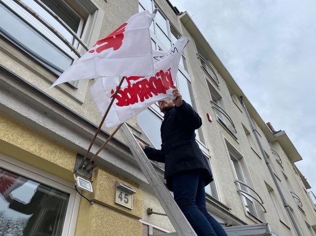 Solidarność oflagowała o poranku siedzibę NFZ w Szczecinie /Aneta Łuczkowska /RMF FM