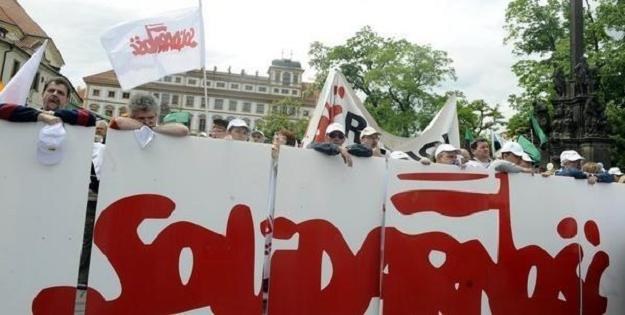 Solidarność żąda odmrożenia płac w budżetówce /AFP