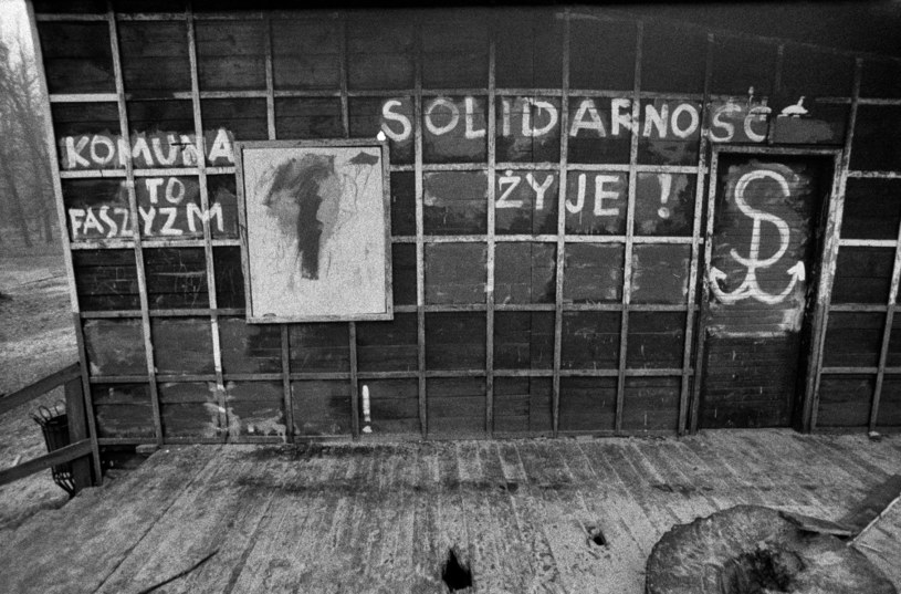 "Solidarność żyje" - rok 1982, Warszawa. /Piotr Cieśla /Agencja FORUM