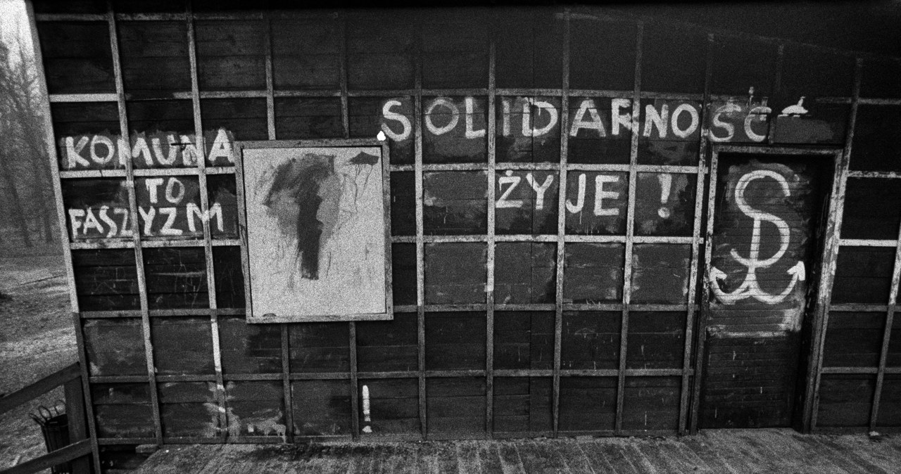 "Solidarność żyje" - rok 1982, Warszawa. /Piotr Cieśla /Agencja FORUM