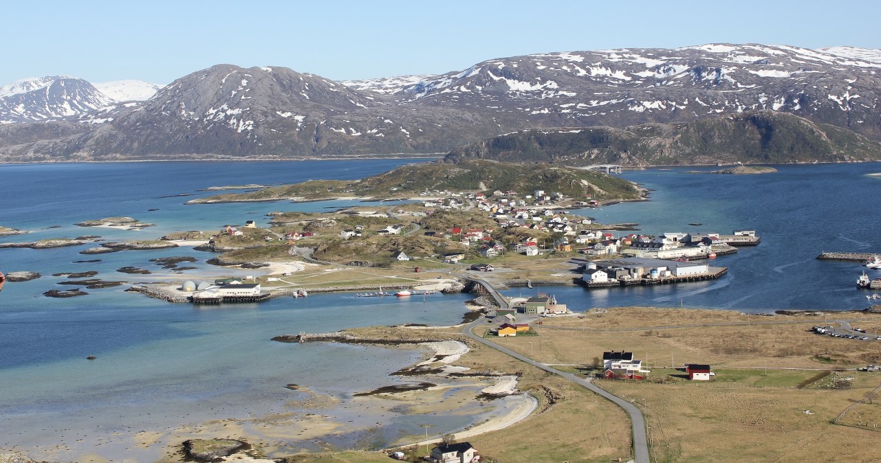 Sommarøy to urokliwe miejsce, które warto odwiedzić zarówno latem, jak i zimą /Wikimedia Commons /domena publiczna