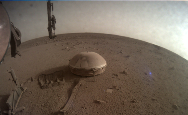 Sonda InSight pokonana przez pył marsjański. Badała Czerwoną Planetę od 2018 r. 