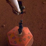 Sonda InSight postawiła już na Marsie sejsmometr